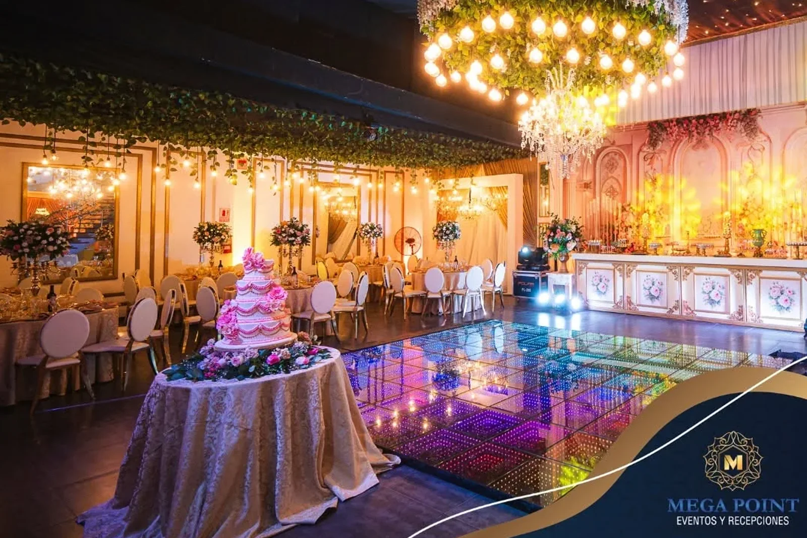 Salón de gala y recepción de lujo de la sede SAN ISIDRO — MEGA POINT